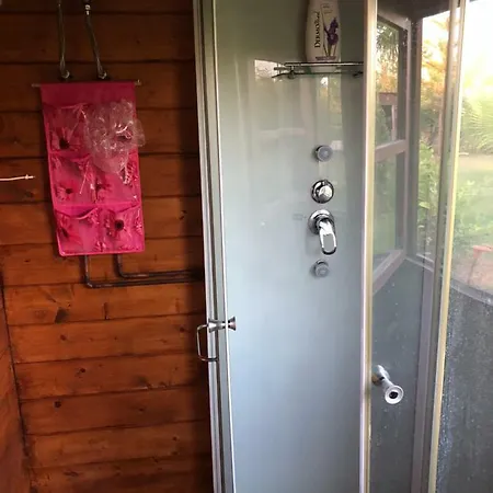 Luxury Garden بيت ضيافة فيوميتشينو
